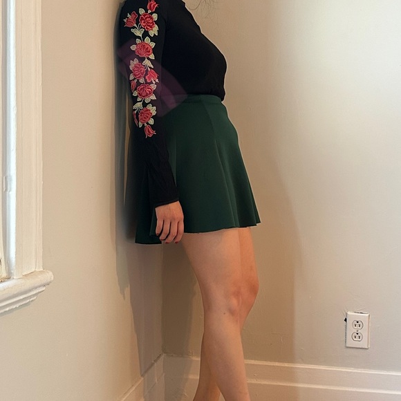 Skater / Dancer Green Skirt 💚 - Picture 2 of 3